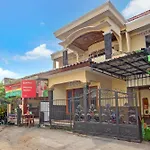 Oyo 94003 Anjuk Ladang Homestay