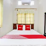 Oyo 94003 Anjuk Ladang Homestay
