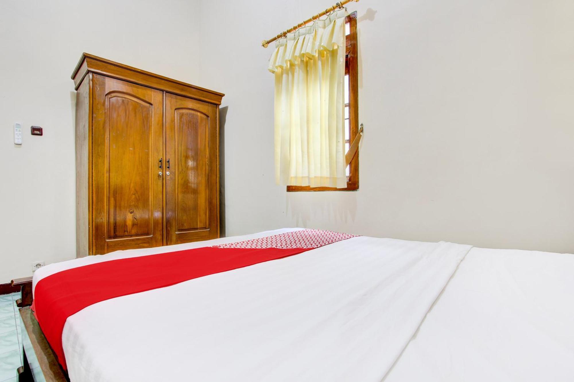 Oyo 94003 Anjuk Ladang Hotel