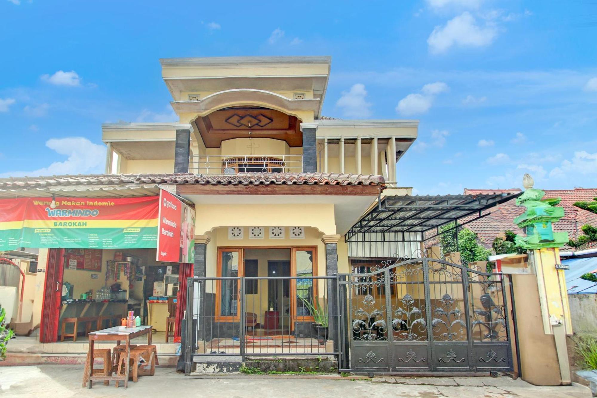 Hotel Oyo 94003 Anjuk Ladang 2*