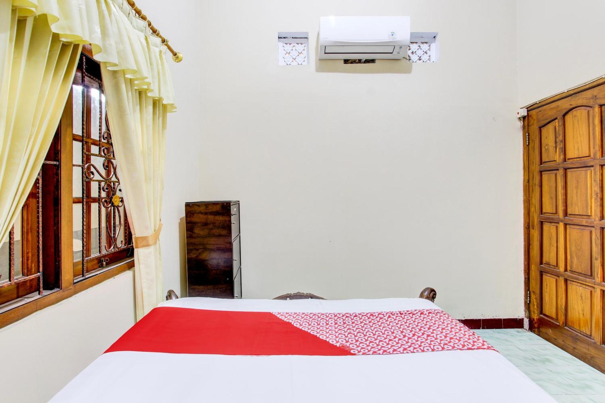 Hotel Oyo 94003 Anjuk Ladang 2*